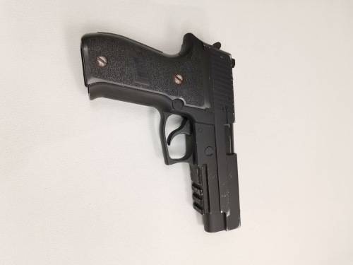 Realistic metal team 6 9mm Para sig f226 gas gun for spairs  and missing magazine box not tested!!!!
