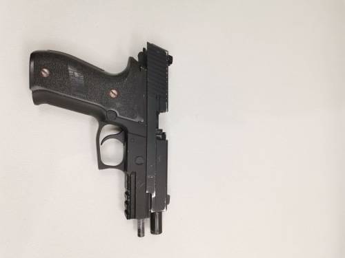 Realistic metal team 6 9mm Para sig f226 gas gun for spairs  and missing magazine box not tested!!!!