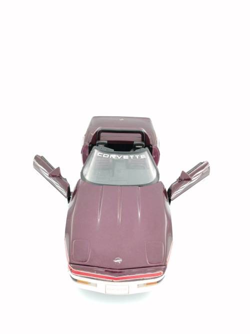 ORIGINAL HIGHLY DETAILED CORVETTE DIE CAST SCALE 1 /18!!!!
