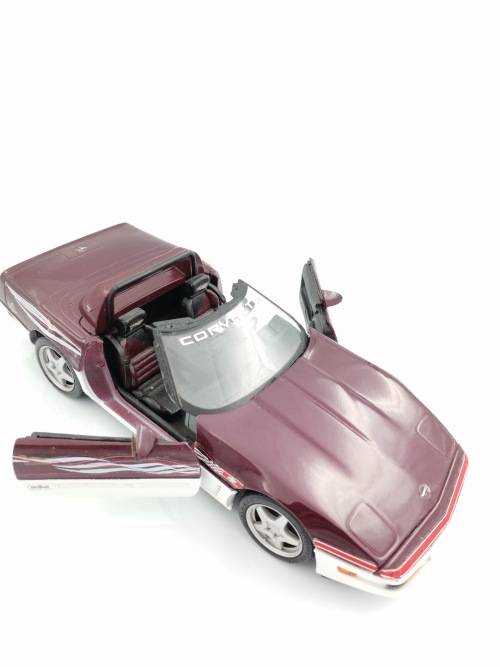 ORIGINAL HIGHLY DETAILED CORVETTE DIE CAST SCALE 1 /18!!!!