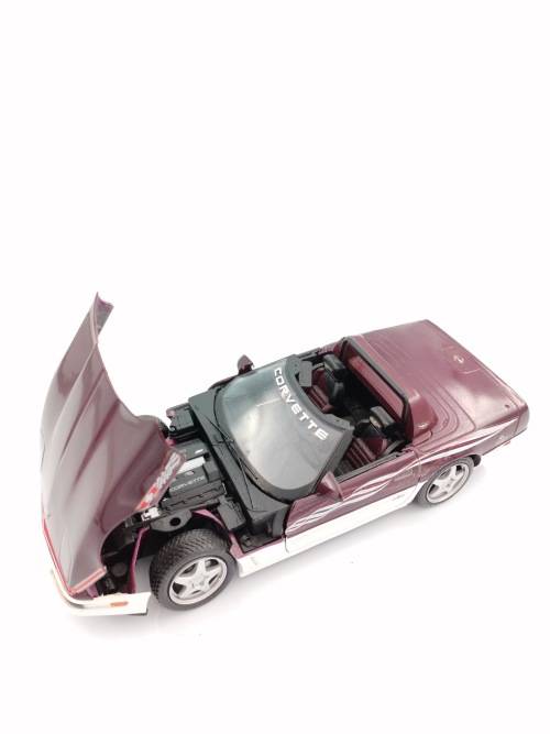 ORIGINAL HIGHLY DETAILED CORVETTE DIE CAST SCALE 1 /18!!!!
