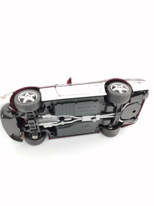 ORIGINAL HIGHLY DETAILED CORVETTE DIE CAST SCALE 1 /18!!!!