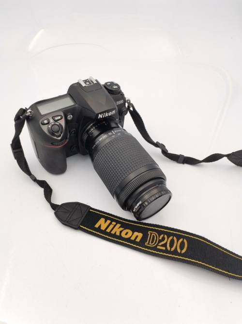 NIKON D200 CAMERA WORKING COMPLETE WITH CHARGER AND LENSE PLEASE NOTE THE BATTERY COVER IS LOSE!!!