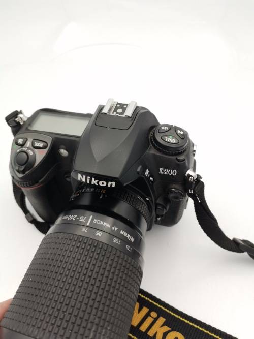 NIKON D200 CAMERA WORKING COMPLETE WITH CHARGER AND LENSE PLEASE NOTE THE BATTERY COVER IS LOSE!!!
