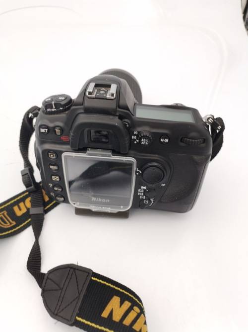 NIKON D200 CAMERA WORKING COMPLETE WITH CHARGER AND LENSE PLEASE NOTE THE BATTERY COVER IS LOSE!!!