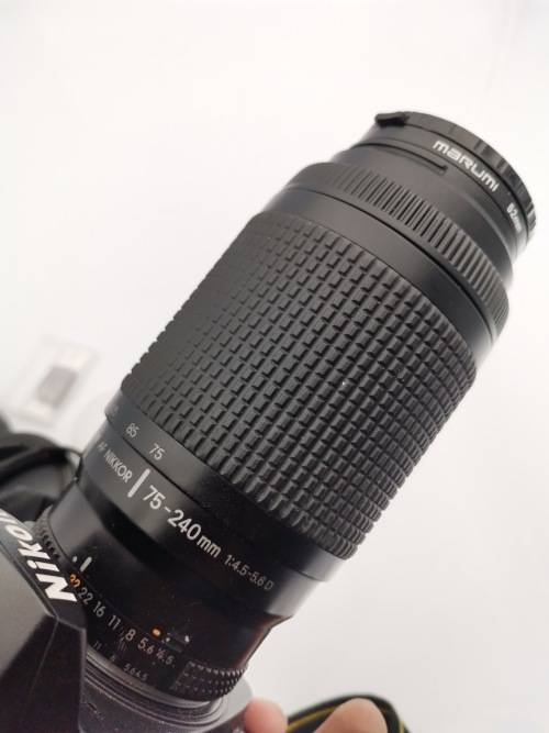 NIKON D200 CAMERA WORKING COMPLETE WITH CHARGER AND LENSE PLEASE NOTE THE BATTERY COVER IS LOSE!!!