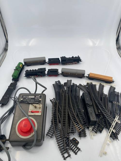 LARGE COLLECTION OF LIMA TRAINS SETS BID FOR ALL 2 LOCOMOTIVES!!!!!