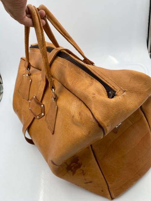 MASSIVE VINTAGE LEATHER TRAVEL BAG MADE IN ENGL WITH SERIAL NUMBERS !!!!!