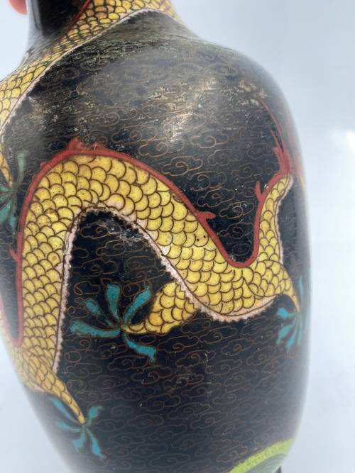 25CM TALL CLASON DRAGON VASE HAS DAMAGEDS STILL A STUNNING PIECE AS SEEN ON PICTURES !!!!