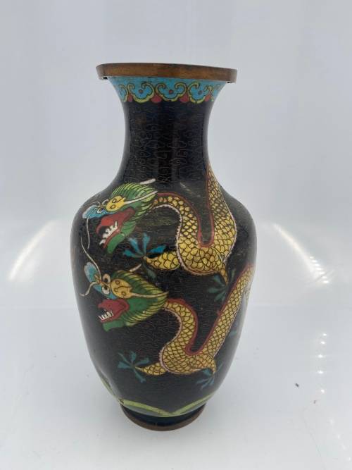 25CM TALL CLASON DRAGON VASE HAS DAMAGEDS STILL A STUNNING PIECE AS SEEN ON PICTURES !!!!