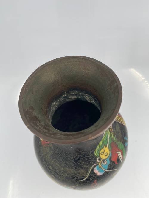 25CM TALL CLASON DRAGON VASE HAS DAMAGEDS STILL A STUNNING PIECE AS SEEN ON PICTURES !!!!