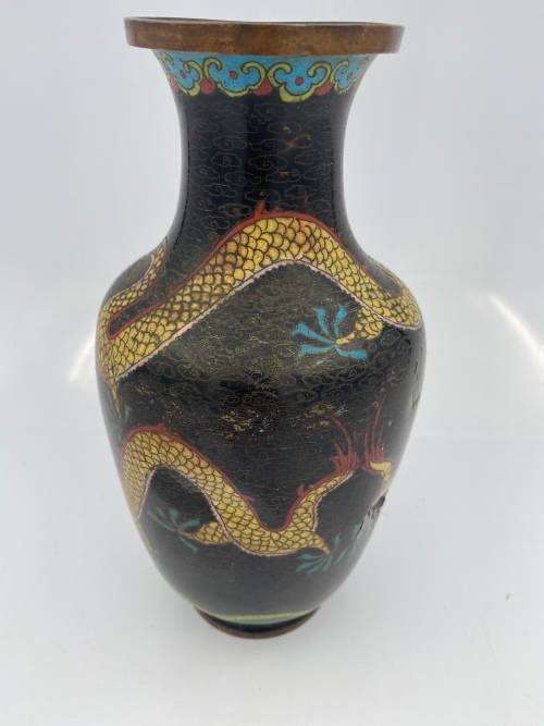 25CM TALL CLASON DRAGON VASE HAS DAMAGEDS STILL A STUNNING PIECE AS SEEN ON PICTURES !!!!