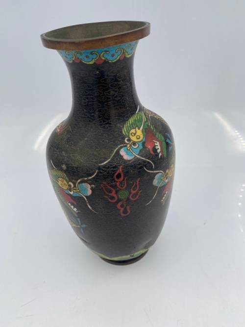 25CM TALL CLASON DRAGON VASE HAS DAMAGEDS STILL A STUNNING PIECE AS SEEN ON PICTURES !!!!