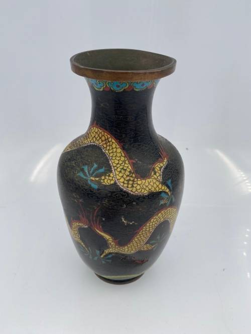25CM TALL CLASON DRAGON VASE HAS DAMAGEDS STILL A STUNNING PIECE AS SEEN ON PICTURES !!!!