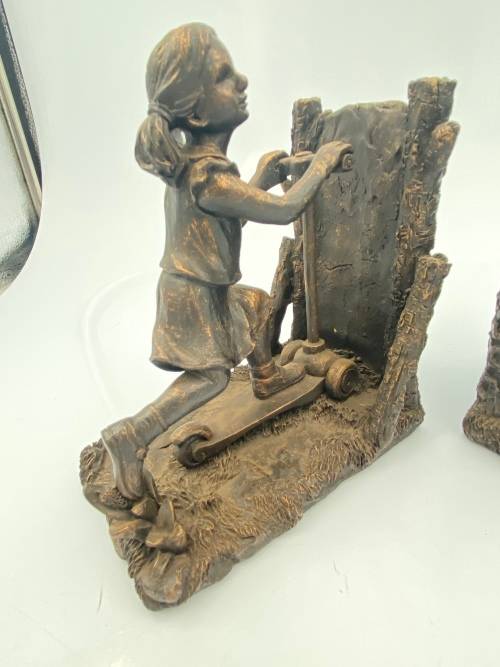 BEAUTIFUL BOOKEND BID FOR BOTH !!!