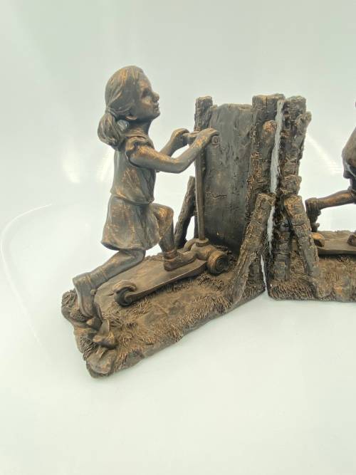 BEAUTIFUL BOOKEND BID FOR BOTH !!!