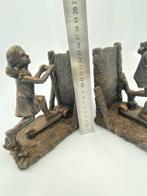 BEAUTIFUL BOOKEND BID FOR BOTH !!!