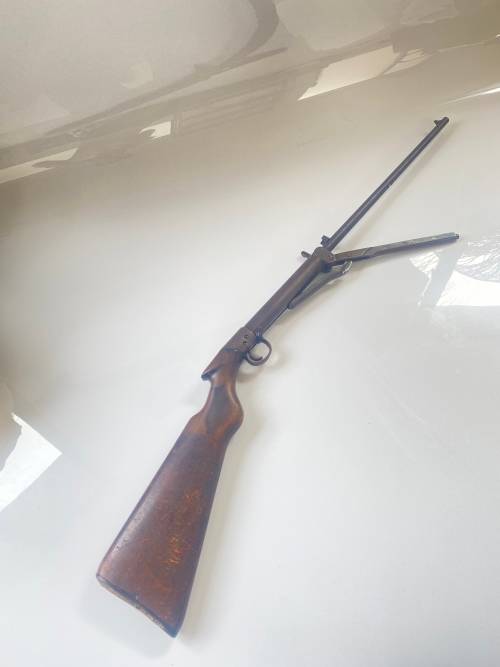 ANTIQUE RARE AIR RIFFLE AS SEEN ON PICTURES FOR DISPLAY !!!!