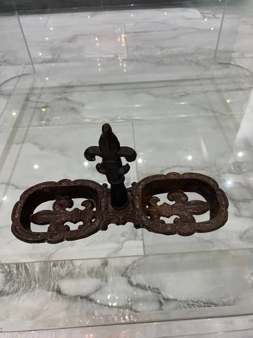 CAST IRON DISPLAY PIECE!!