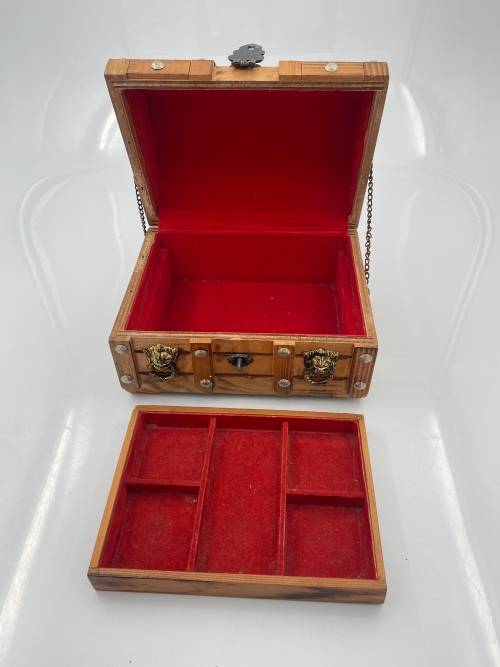 BEAUTIFUL HIGHLY DETAILED WOODEN JEWELLERY  BOX !!!!