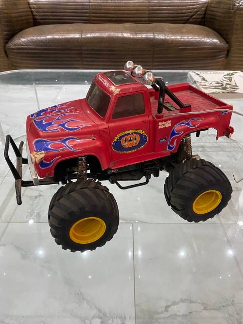 RARE LARGE VINTAGE TAMIYA MIDNIGHT PUMPKIN RC CAR NOT TESTED AND NO REMOTE !!!