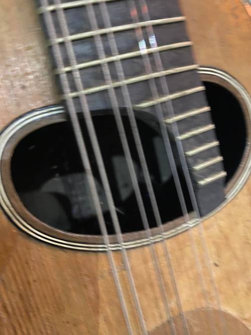 VINTAGE 8 STRING MANDOLIN DAMAGED NEED TO BE RESTORED AS SEEN ON PICTURES!!!!