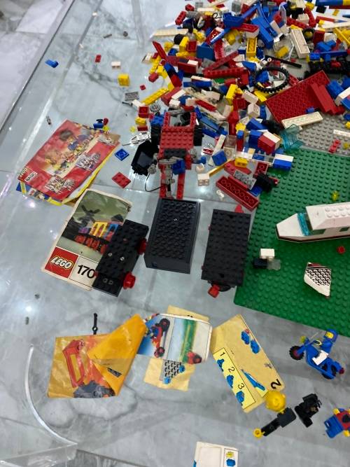 Massive collection of vintage Lego pieces bid for all !!!!