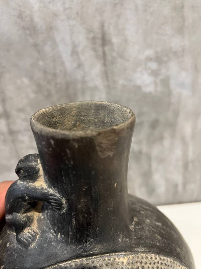 Highly detailed grey vase has chip on rim as show on picture 21CM tall !!!!