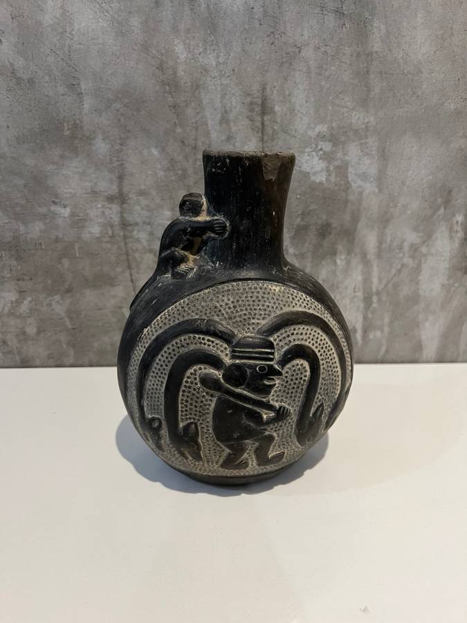 Highly detailed grey vase has chip on rim as show on picture 21CM tall !!!!