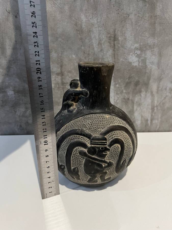 Highly detailed grey vase has chip on rim as show on picture 21CM tall !!!!