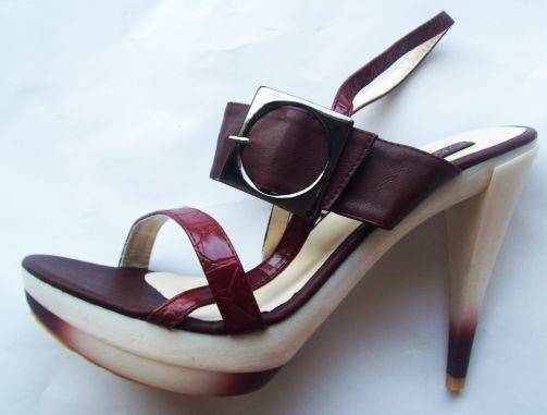 Elegant Pair of High Heel Shoes.. Size 7
