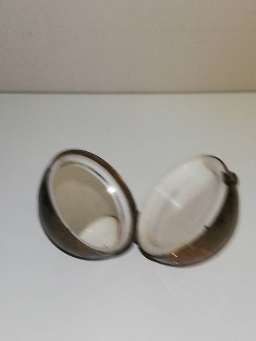 Pygmalion Globe Powder Compact