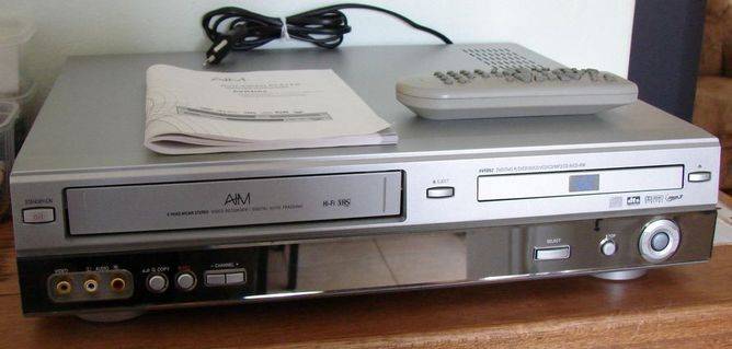 AIM DVD & VCR combination machine - excellent condition in original box!