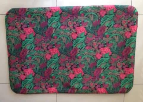 1 x Tough Nylon Upper- Water Resistant Dog Bed - with Fibre Inners - Size L