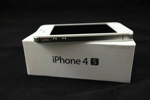 Apple iPhone 4S 16GB White (Factory Unlocked) + FREE OVERNIGHT DELIVERY