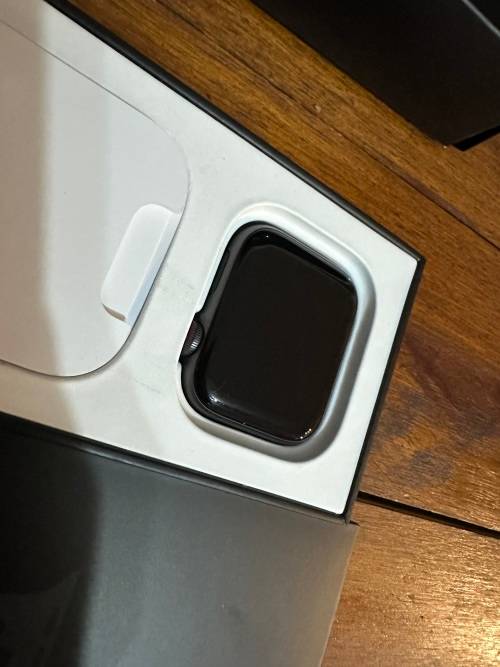 Apple Watch Series SE Nike Edition | 44mm | GPS + Cellular | Silver | Quick Delivery