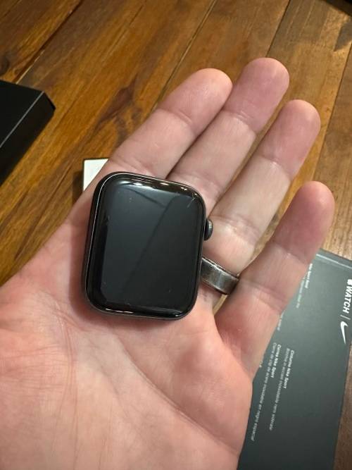 Apple Watch Series SE Nike Edition | 44mm | GPS + Cellular | Silver | Quick Delivery