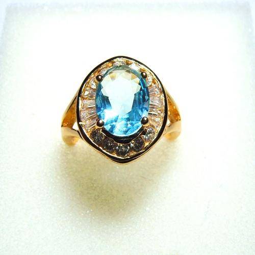 VIBRANT RING WITH AQUAMARINE GEMSTONE