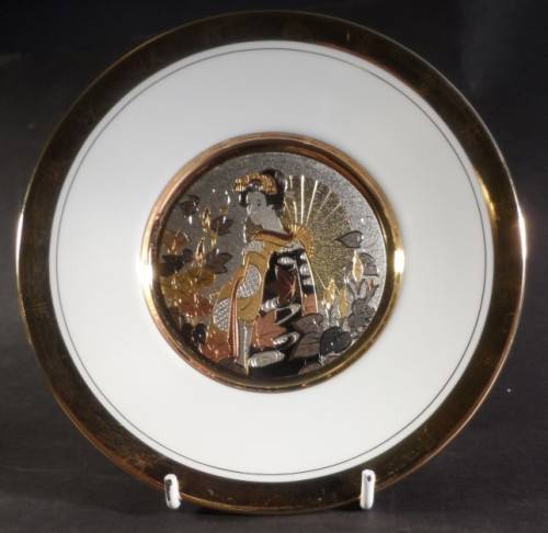 CHOKIN FINE WHITE PORCELAIN JAPANESE PLATE 24 kt. GOLD EDGED  " SUMMER "