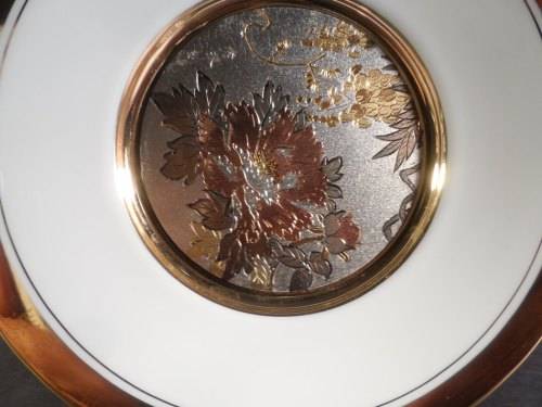 CHOKIN FINE WHITE PORCELAIN PLATE 24 kt. GOLD RIMMED 'EARLY SUMMER "