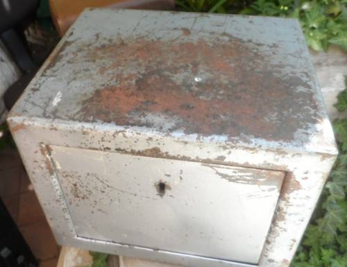 SAFE :   WALL SAFE STEEL