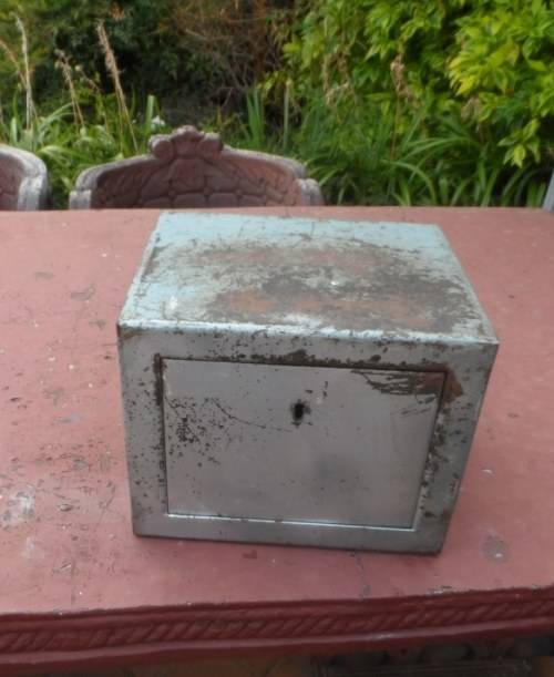 SAFE :   WALL SAFE STEEL