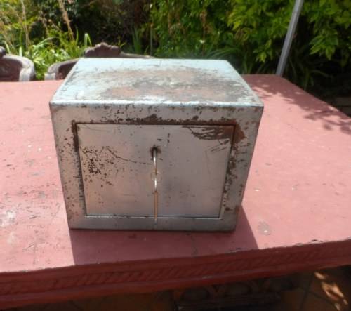 SAFE :   WALL SAFE STEEL