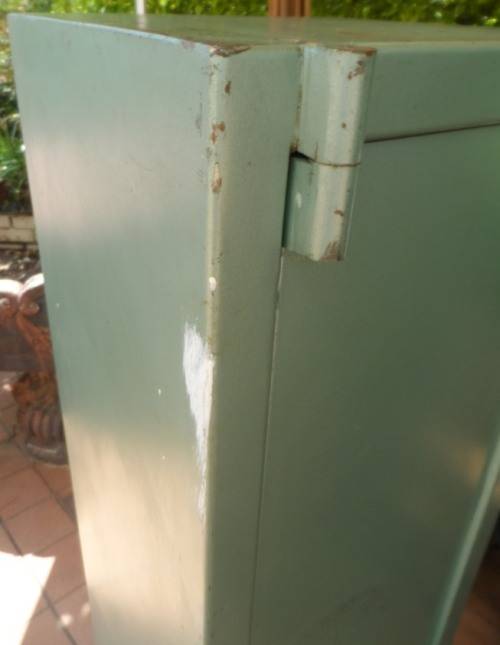 SAFE :FIVE RIFLE, SIDE ARM, AND AMMUNITION STEEL STORAGE SAFE