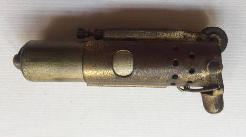 VINTAGE BRASS WW1 / WW2 COLLECTIBLE , WINDPROOF TRENCH LIGHTER  IN WORKING CONDITION