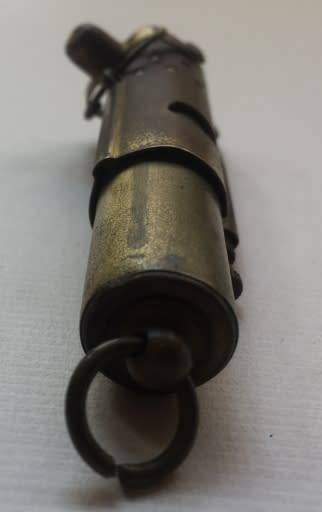 VINTAGE BRASS WW1 / WW2 COLLECTIBLE , WINDPROOF TRENCH LIGHTER  IN WORKING CONDITION