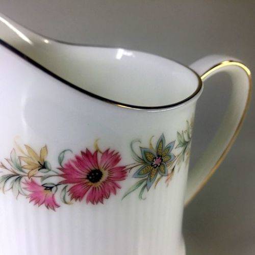 PARAGON  FINE BONE CHINA  CREAMER / MILK JUG AND SUGAR BOWL   ` BELINDA  `
