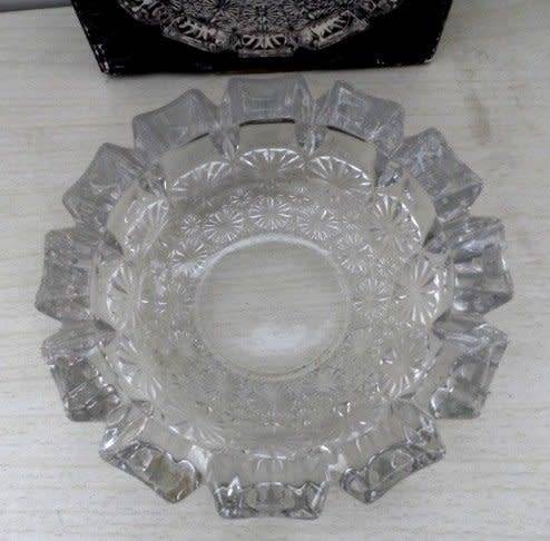 VINTAGE REGENT CLEAR-CUT, SPARKLING , LEAD CRYSTAL ASHTRAY  NEW  IN THE ORIGINAL PACKAGING BOX