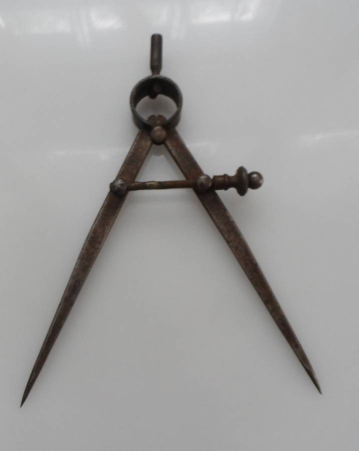 VINTAGE MOORE & WRIGHT , SHEFFIELD ENGLAND , 7 ins, / 180 mm , SPRING DIVIDERS, SCRIBERS,