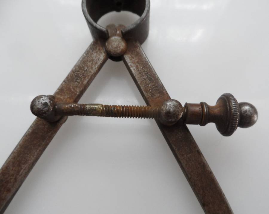 VINTAGE MOORE & WRIGHT , SHEFFIELD ENGLAND , 7 ins, / 180 mm , SPRING DIVIDERS, SCRIBERS,